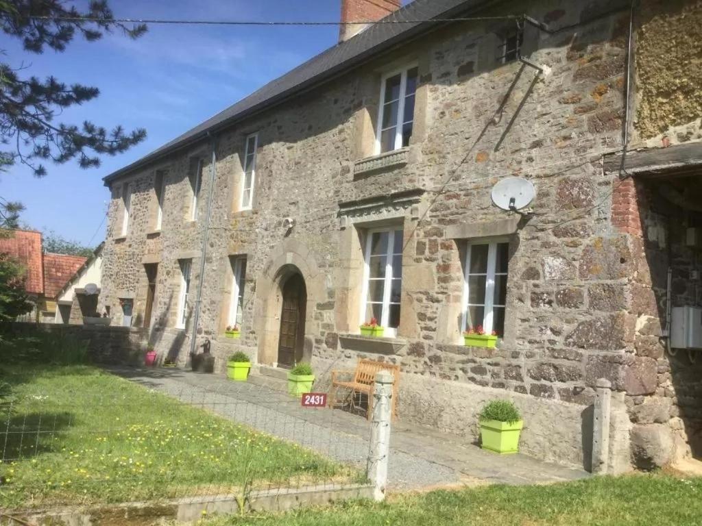 La Petellerie, Maison De Campagne Avec Piscine Pour Un Sejour Detente Moyon Exterior photo
