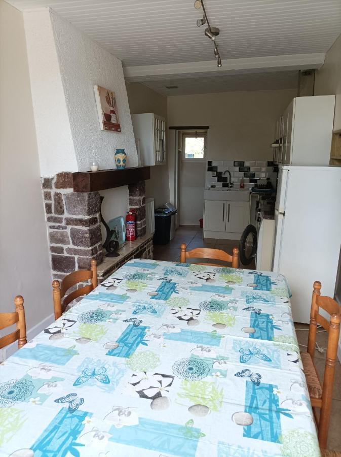 La Petellerie, Maison De Campagne Avec Piscine Pour Un Sejour Detente Moyon Exterior photo